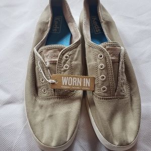 Ked's NWT worn in taupe canvas shoes sz 6